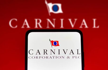 Концерн Carnival Corporation отказался продавать круизы россиянам